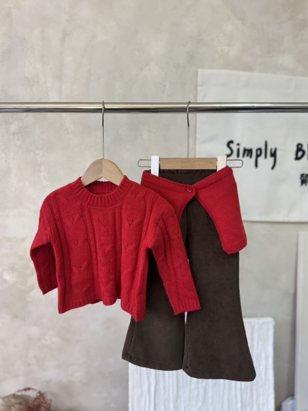 顯白紅微縷空針織披肩上衣 