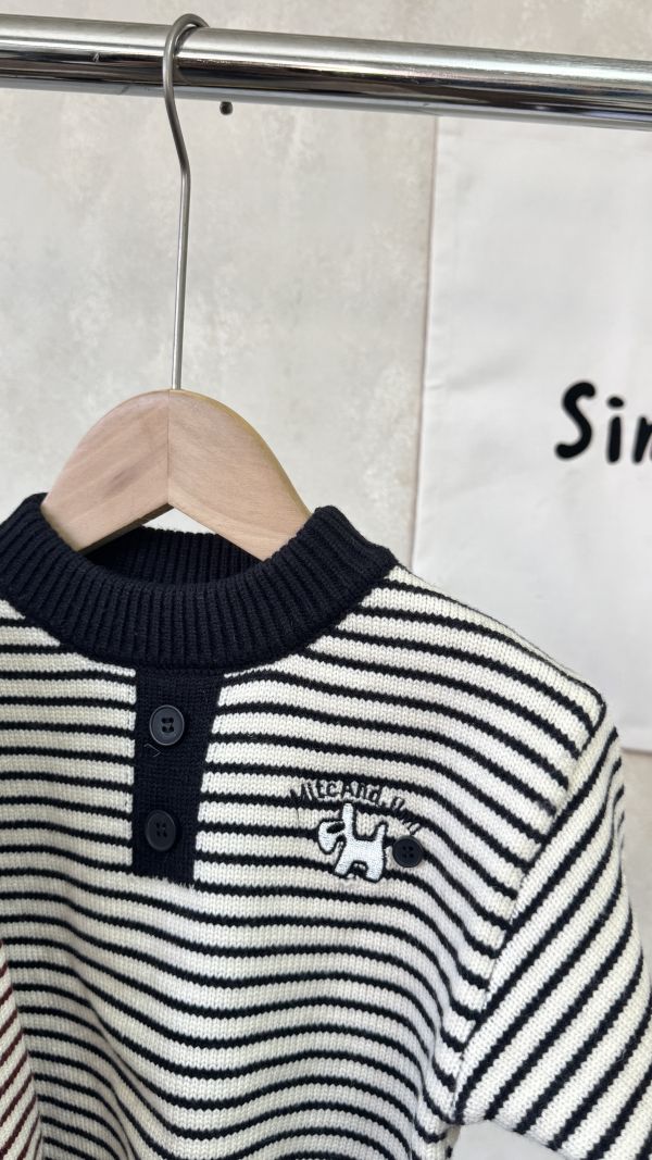 男孩的狗狗條紋針織上衣 