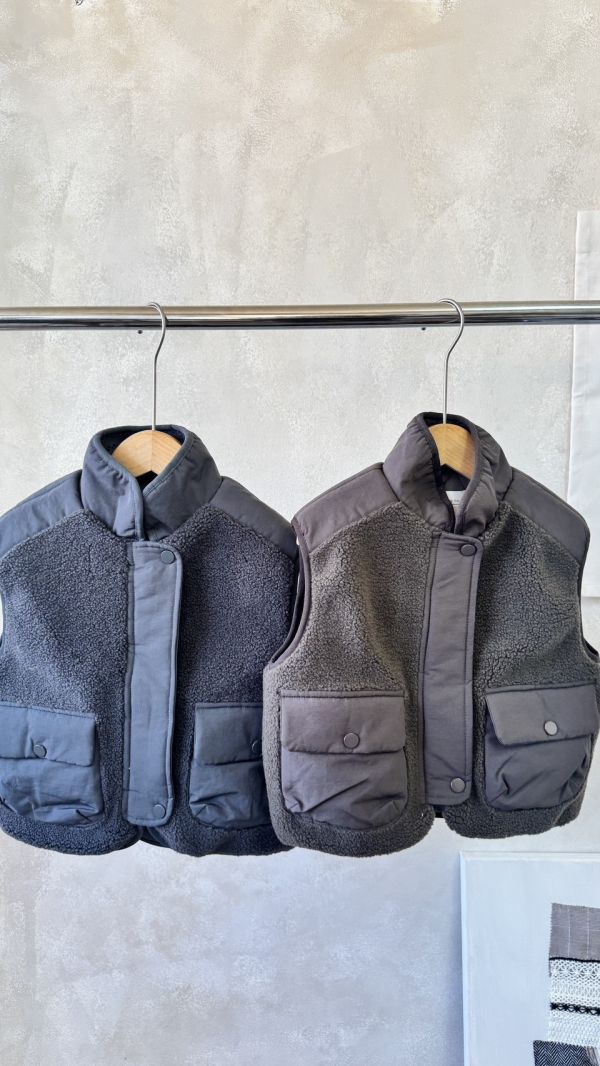 設計感異材質拼接鋪棉背心 