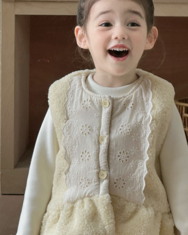 浮誇翅膀！蕾絲拼接毛毛夾棉背心 