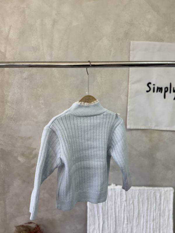 假鈕釦蕾絲花邊坑條針織上衣 