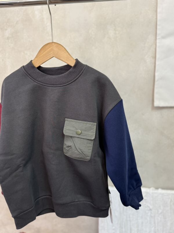 拼色手袖異材質薄絨設計款大學T 