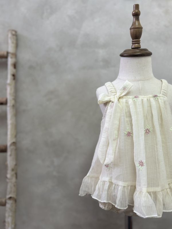 渡假氛圍小花刺繡包屁衣 