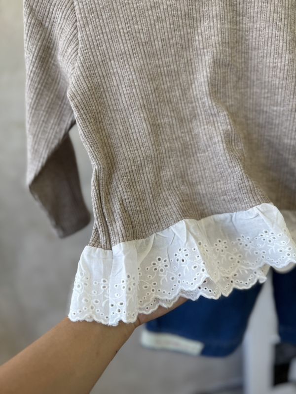 Oni蕾絲花邊卡其鉤花上衣 