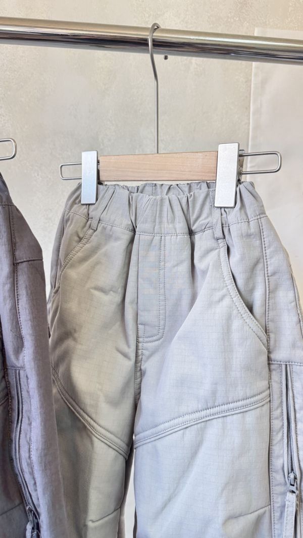 設計感帥！滑面布料拉鏈加絨長褲 