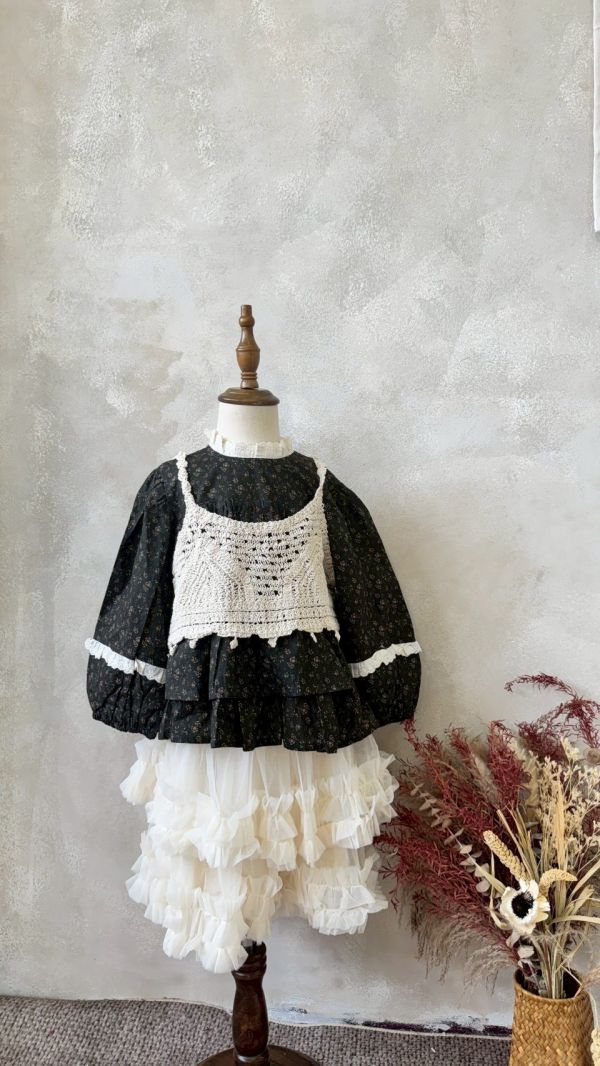 兩件套！森系碎花蛋糕層次上衣針織鉤花疊搭背心套裝 