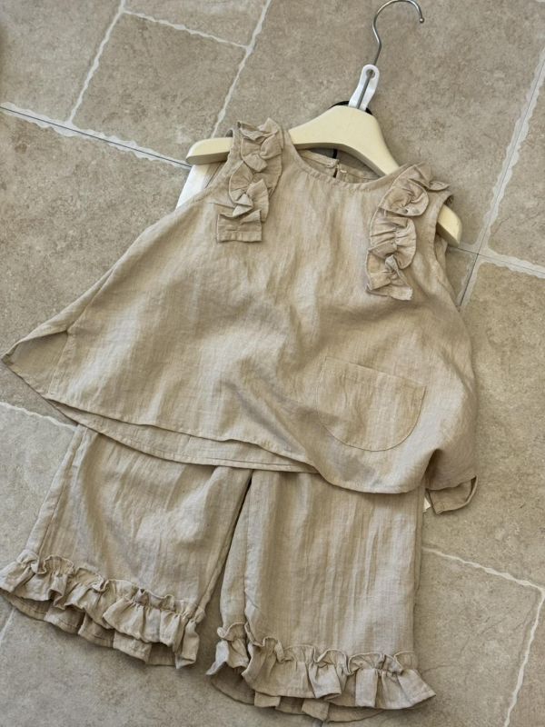 肩部花邊背心八分褲套裝 