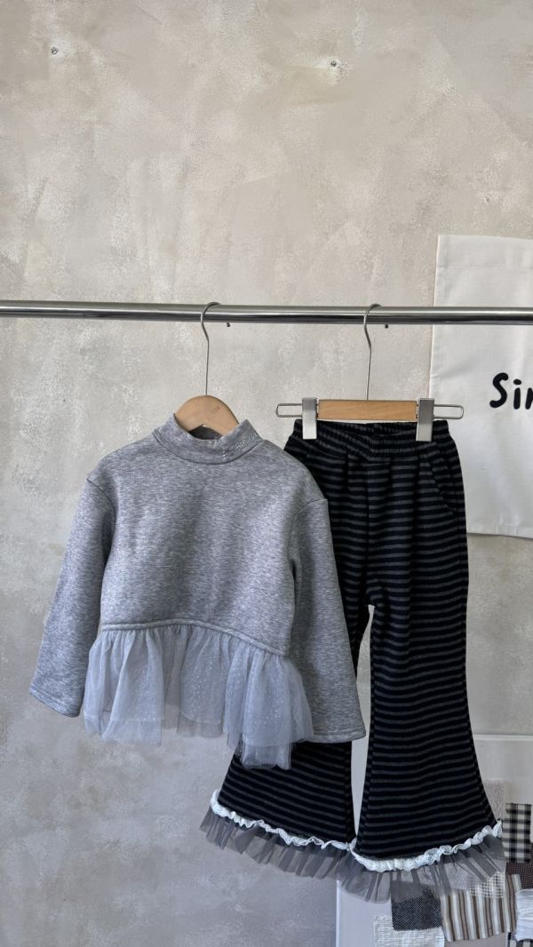 單穿疊穿都好看！精緻拼紗薄絨上衣 