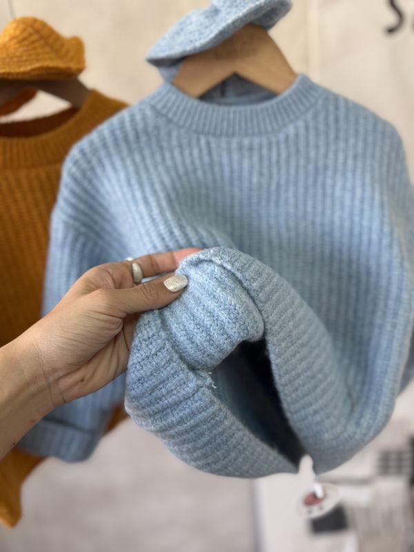 冬日裡的搶眼亮色針織上衣(含同款大腸圈) 