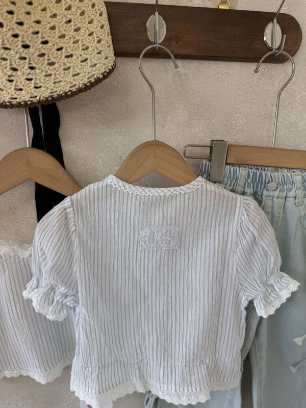 兩件套！夏日藍白直條紋蕾絲邊背心泡泡袖外罩套裝 