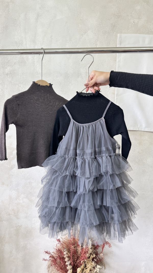 木耳邊薄針織內搭上衣(可帶大一號) 