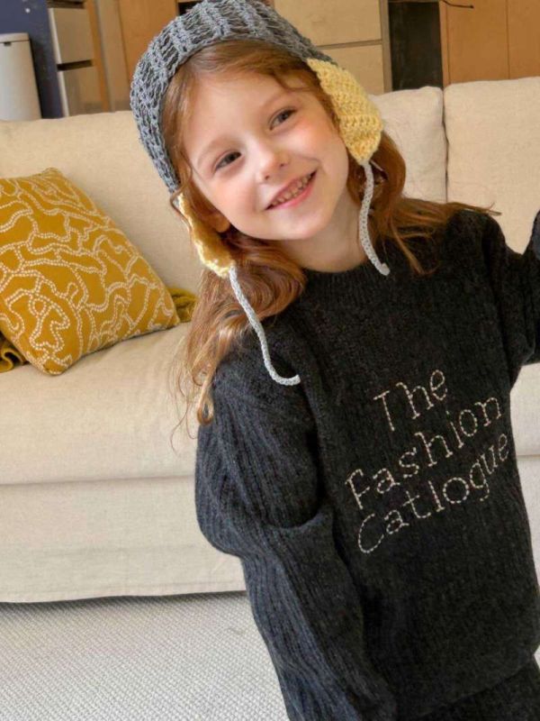 小姊姊刺繡針織上衣坑條半裙套裝 