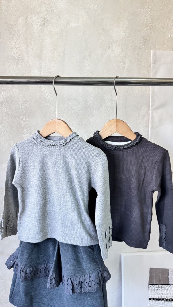 蕾絲花邊坑條薄款上衣 