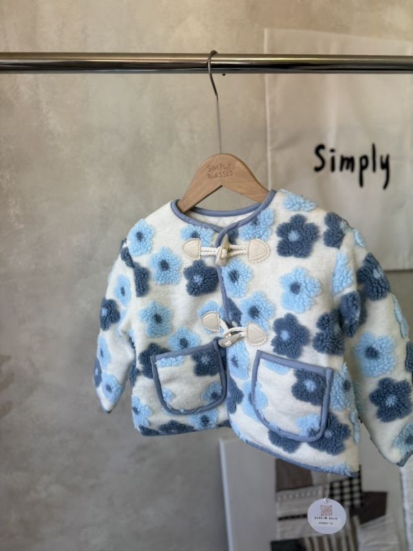 超Q~立體花朵牛角釦鋪棉外套 