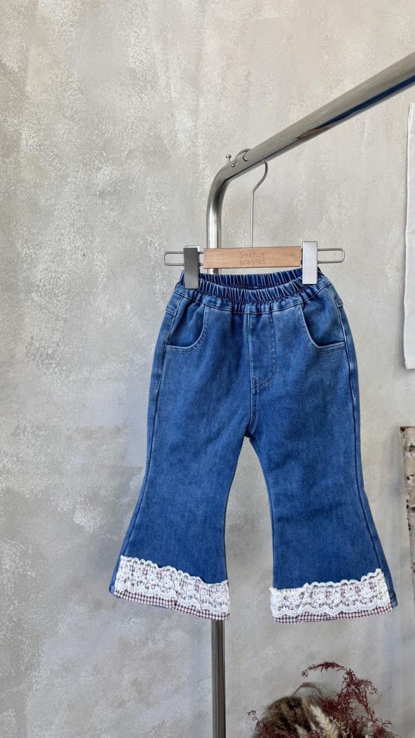 蕾絲格紋褲腳加絨喇叭牛仔長褲 