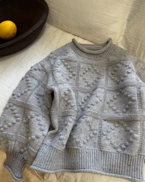 超美立體鉤花混線針織上衣 