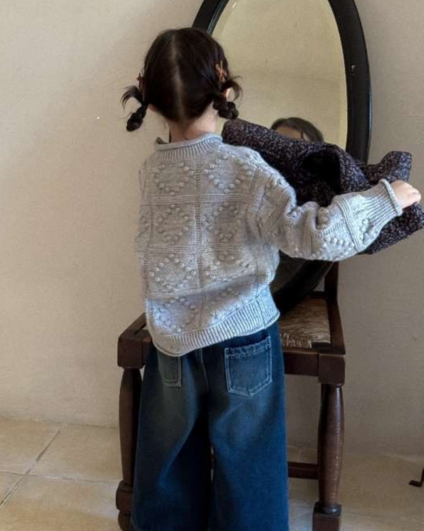 超美立體鉤花混線針織上衣 