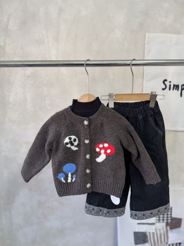 花朵刺繡薄絨牛仔闊腿長褲 