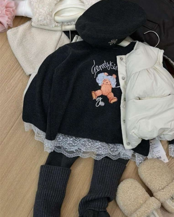 蕾絲滾邊小熊磨毛上衣 