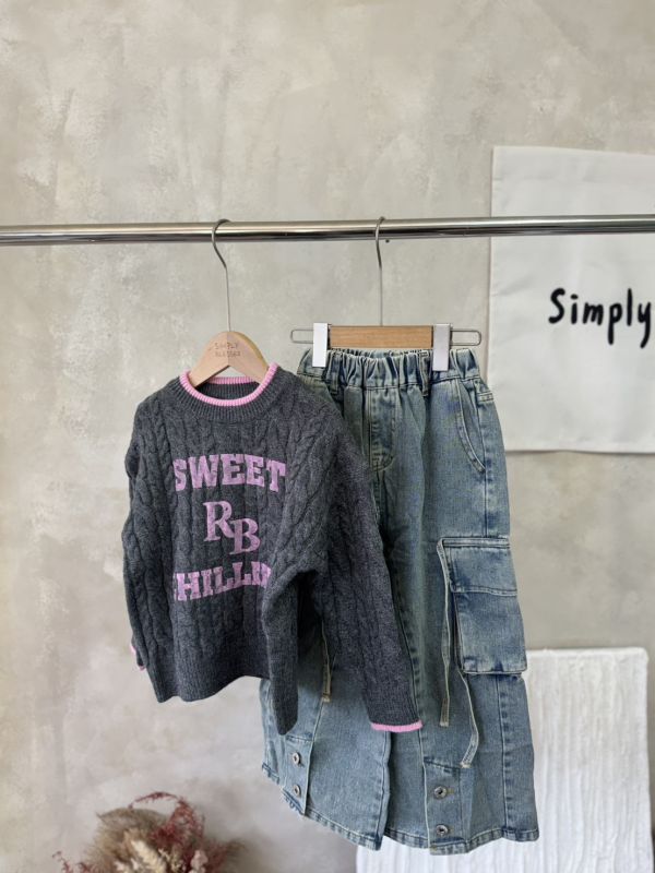 灰粉撞色經典麻花針織上衣 