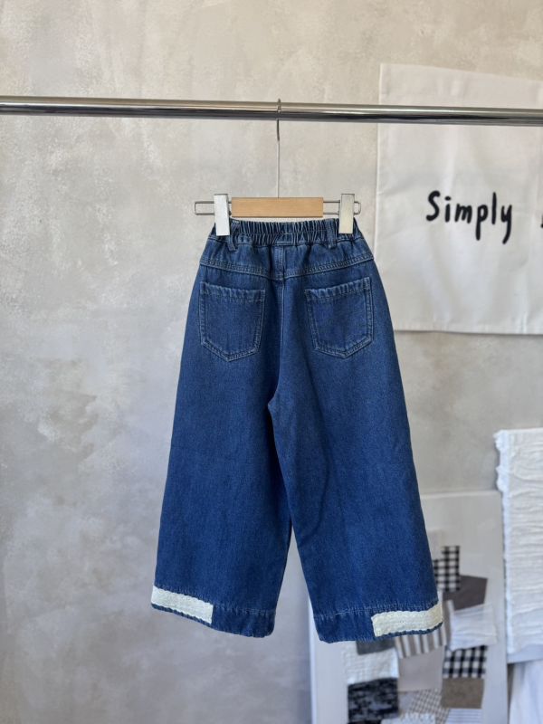 褲腳蕾絲刺繡加絨牛仔長褲 