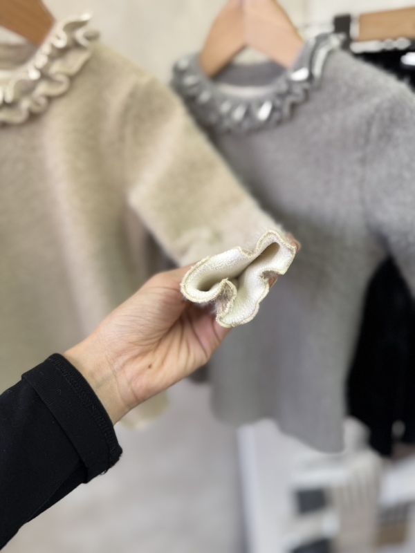 溫柔系～羽毛花邊薄加絨上衣(貼身版型可帶大) 