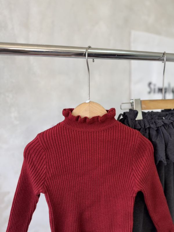 紅！經典坑條木耳邊針織上衣 