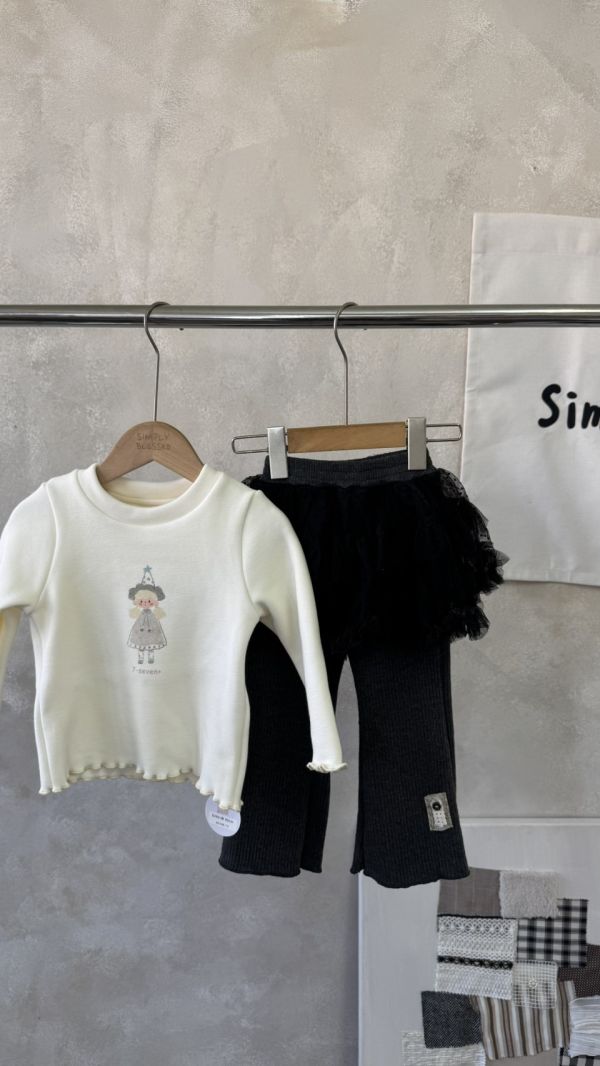 女孩插圖撞色木耳邊加絨貼身上衣 