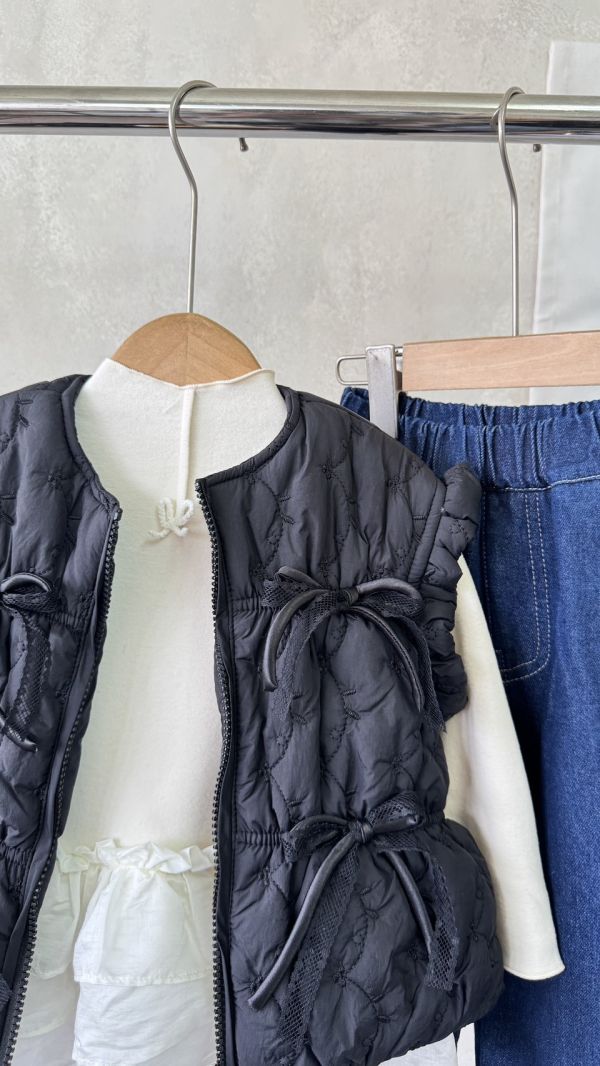 法式精緻刺繡蝴蝶結鋪棉拉鍊背心 