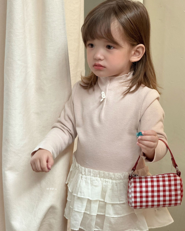 浮誇層次荷葉邊拼接純色磨毛上衣 