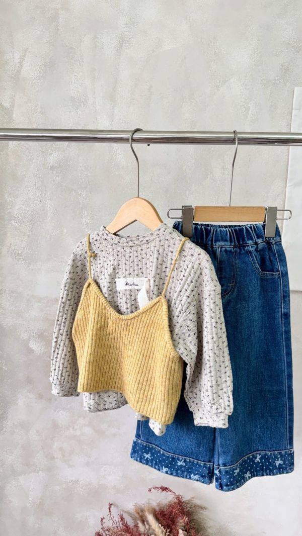 秋冬裡的亮眼疊搭針織背心 