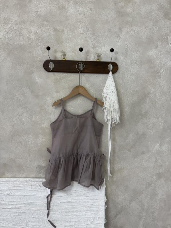 美死！韓妞疊穿吊帶荷葉邊長版背心 