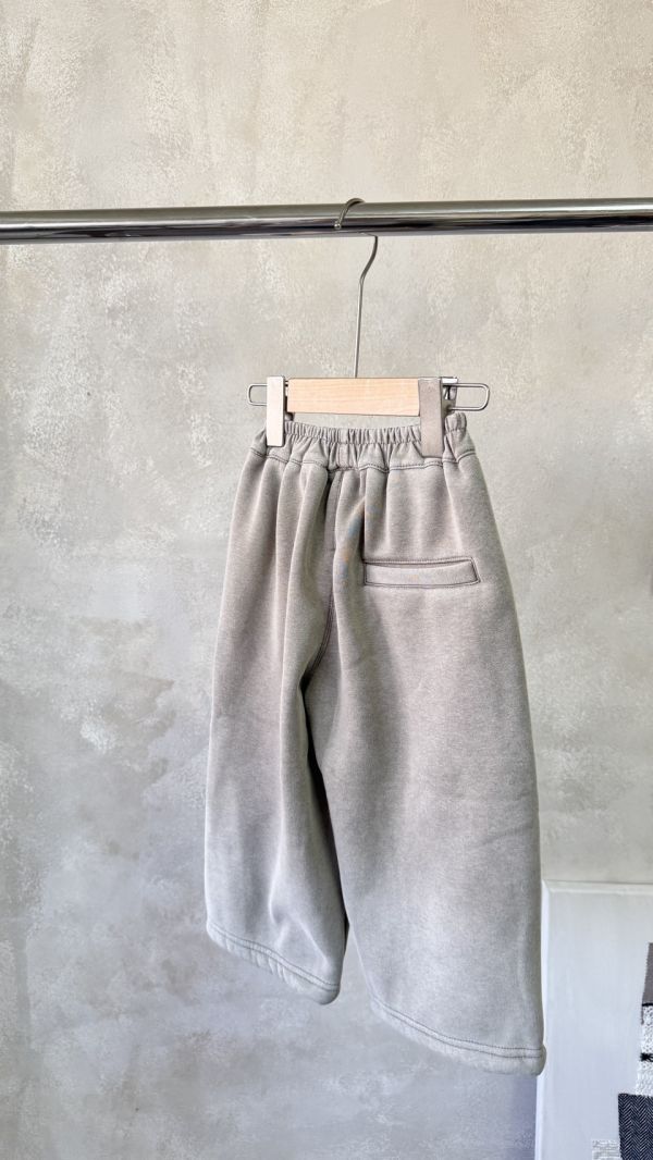 水洗刷色美式復古標章休閒刷毛棉褲 