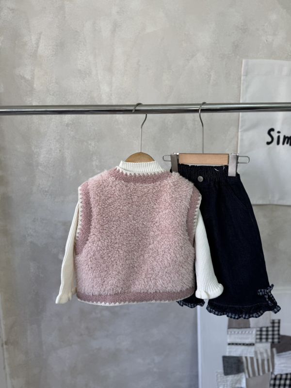 撞色鉤花愛心口袋粉色毛背心 