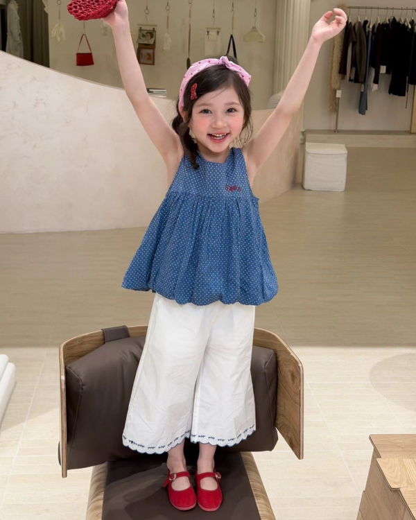 藍色點點刺繡娃娃衫 