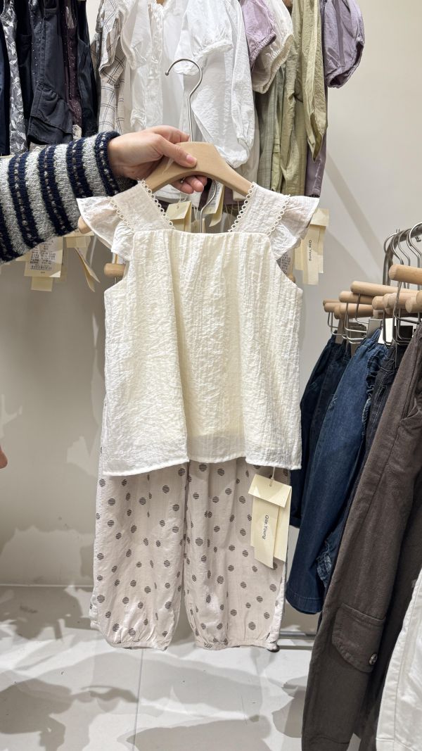 氣質鉤花飛袖涼涼娃娃背心 