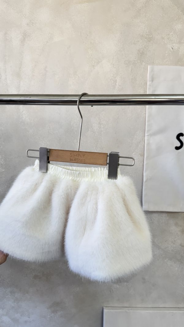 可愛超百搭毛毛白色短裙(手感超軟！) 