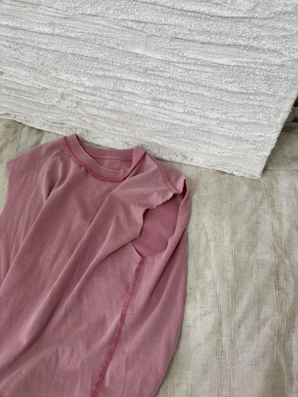 帥氣粉水洗作舊外縫線不收邊背心 