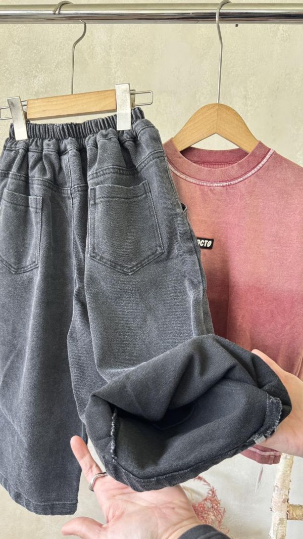 線條薄款闊型牛仔褲 