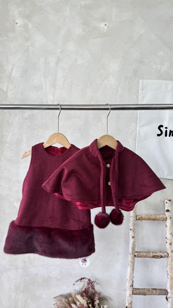 貴氣紅！兩件套球球斗篷毛毛連身裙套裝 