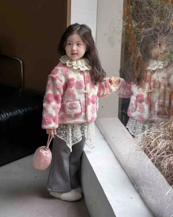 超Q~立體花朵牛角釦鋪棉外套 