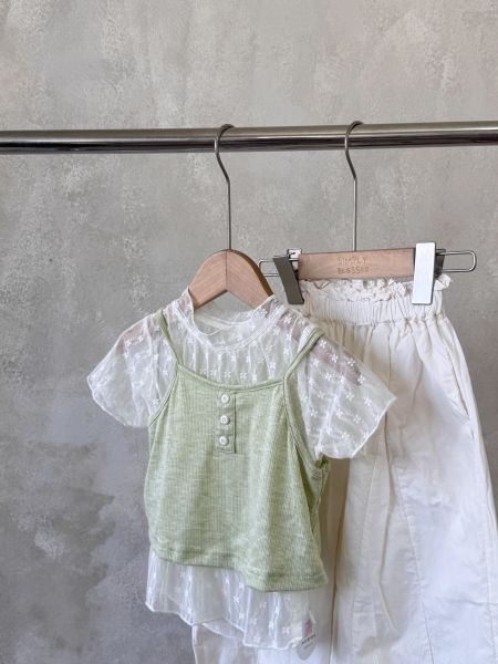 兩件套！清新綠吊帶蕾絲花花紗上衣套裝 