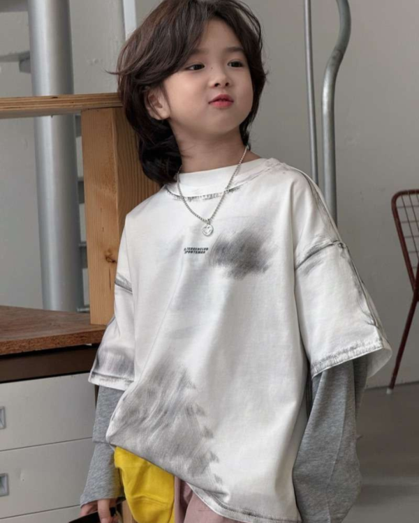 男孩的個性潑墨暈染設計短T 
