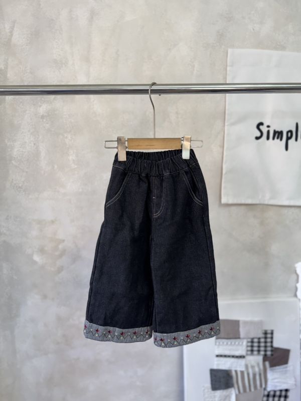 花朵刺繡薄絨牛仔闊腿長褲 