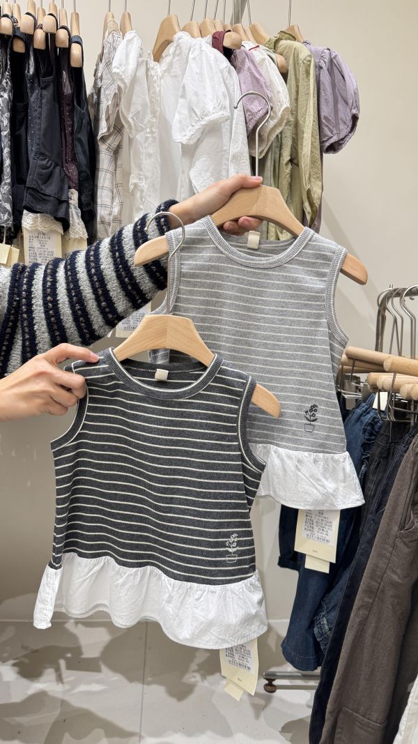 刺繡荷葉邊親膚條紋棉背心 