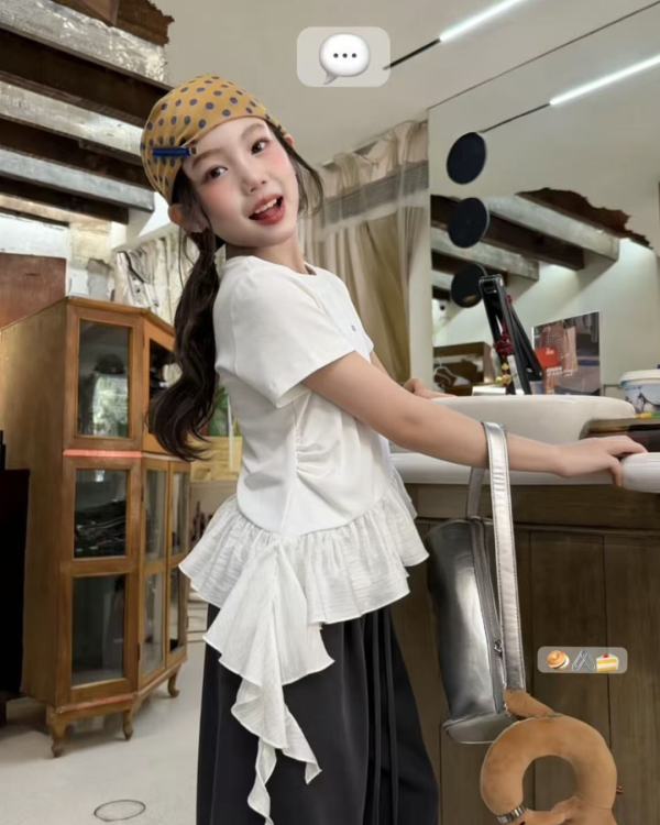 歐尼花邊長波浪擺短T 