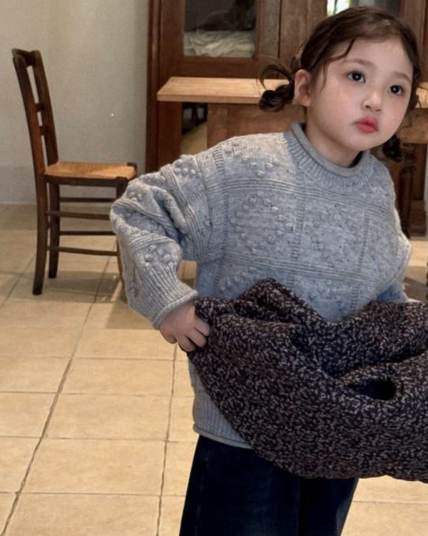 超美立體鉤花混線針織上衣 