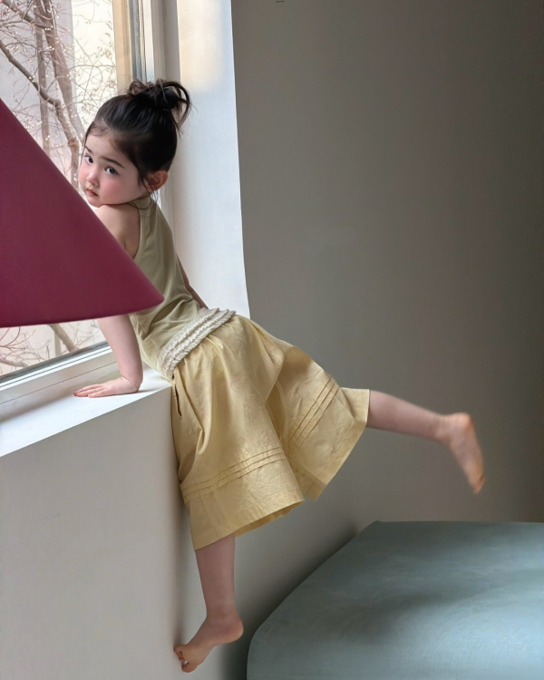 檸檬黃條紋八分寬褲 