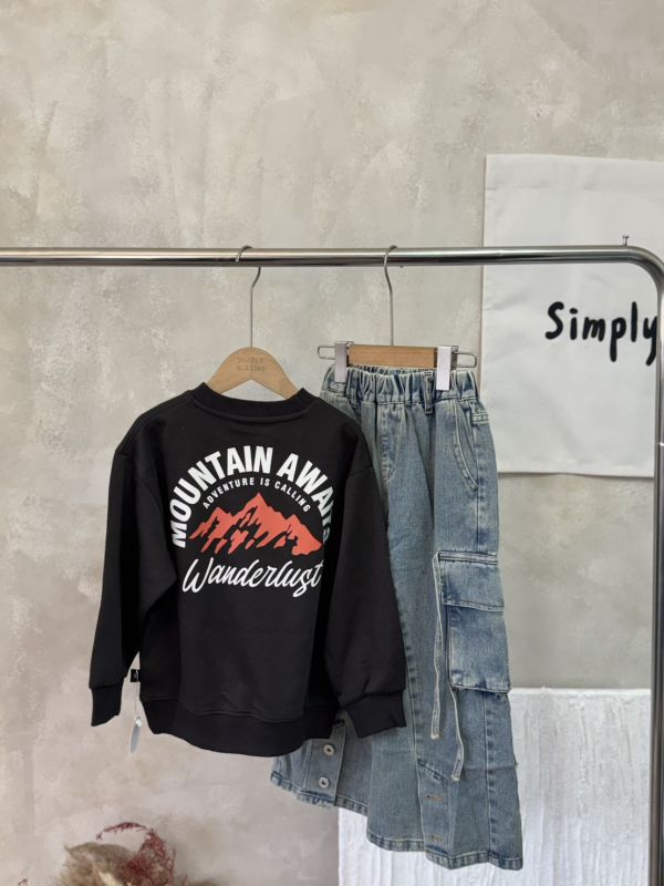 山系露營字母薄款大學T 