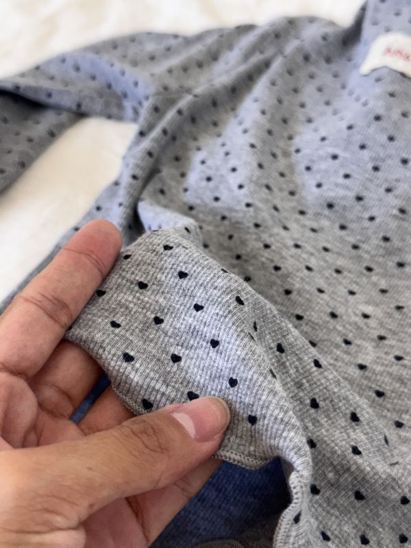 點點小標木耳邊彈力內搭上衣 